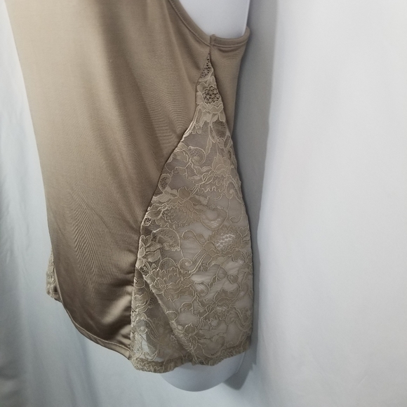 ♥️ 3/$25 Victoria Secret Top - Picture 3 of 7